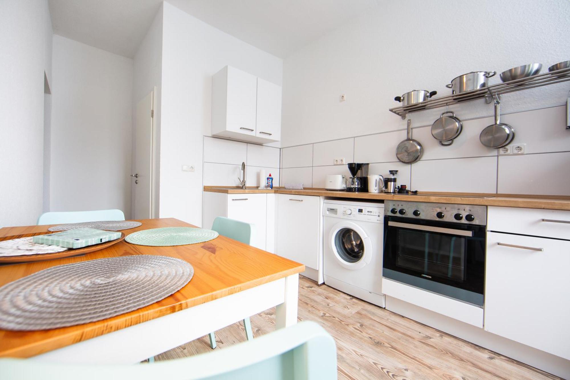 Grossraum-Apartments Mit 2Sz, Wz, Kueche, Smart-Tv, Parken, Etc Erfurt Room photo